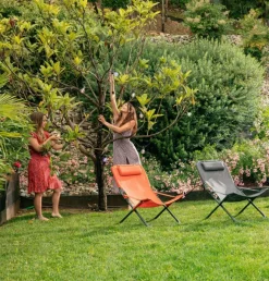 Best Fauteuil relax en aluminium graphite et toile textylène grise Easy - 127 x 61 x 28,5 cm