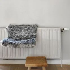 Hot BOBBY Hamac de radiateur pour chat coloris noir Poilu Bicolor - 47 x 30 x 25 cm